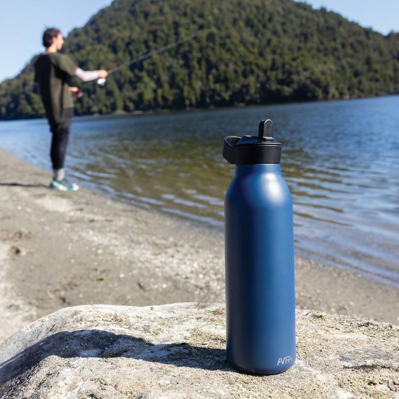 Flip-top fľaša na vodu Avira Ara 500ml, modrá námornícka Flip-top fľaša na vodu Avira Ara 500ml, modrá námornícka