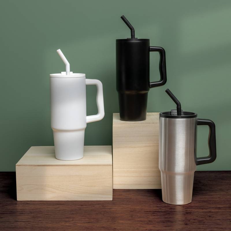 Embrace deluxe RCS hrnček 900 ml z nerezovej ocele, čierna Embrace deluxe RCS hrnček 900 ml z nerezovej ocele, čierna