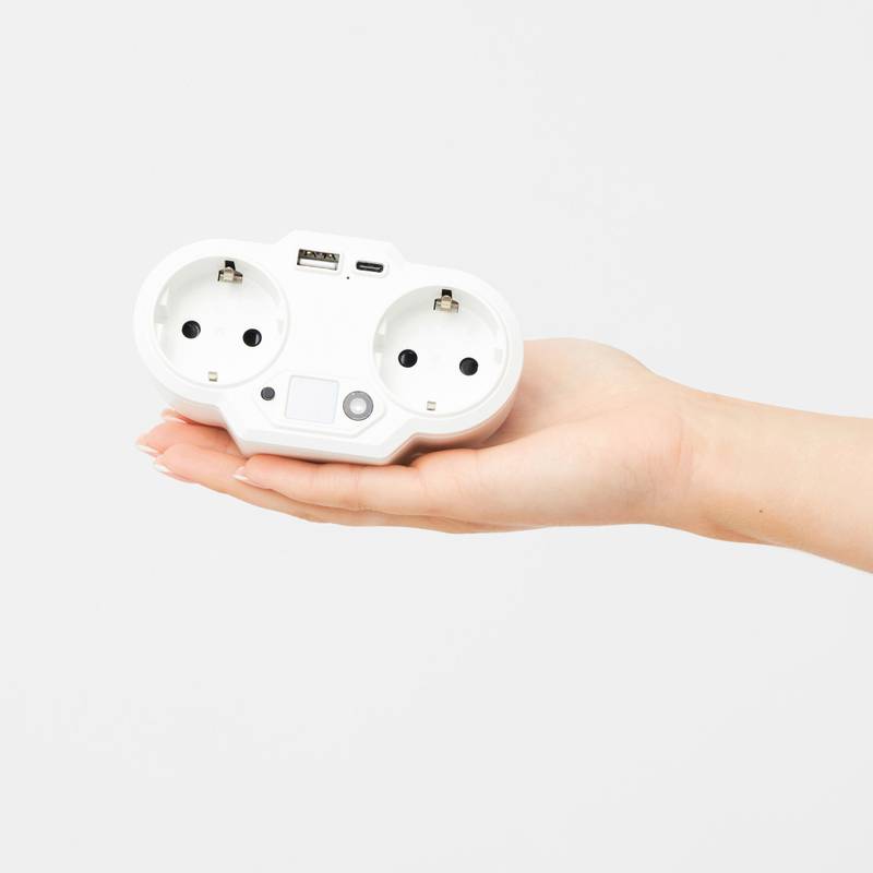 Zásuvný napájecí zdroj USB s nočním světlem ENDLESS POWER NIGHT, bílá Zásuvný napájecí zdroj USB s nočním světlem ENDLESS POWER NIGHT, bílá