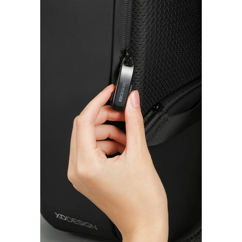 Nedobytný batoh Bobby Edge, čierna Nedobytný batoh Bobby Edge, čierna