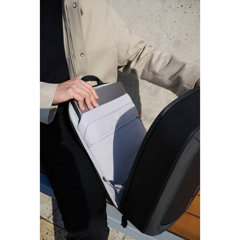 Nedobytný batoh Bobby Edge, čierna Nedobytný batoh Bobby Edge, čierna