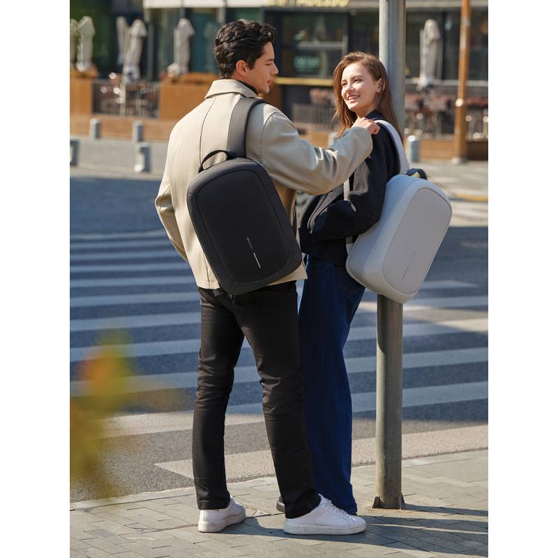 Nedobytný batoh Bobby Edge, čierna Nedobytný batoh Bobby Edge, čierna