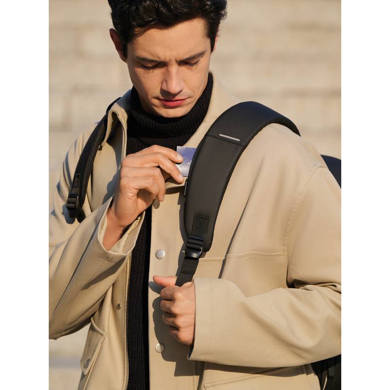 Nedobytný batoh Bobby Edge, čierna Nedobytný batoh Bobby Edge, čierna