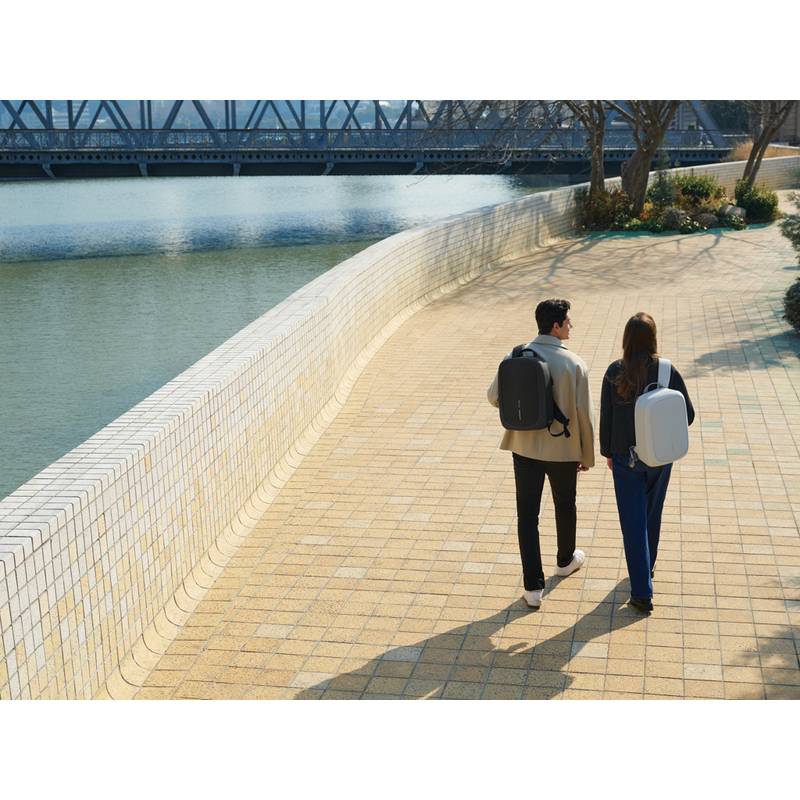 Nedobytný batoh Bobby Edge, čierna Nedobytný batoh Bobby Edge, čierna