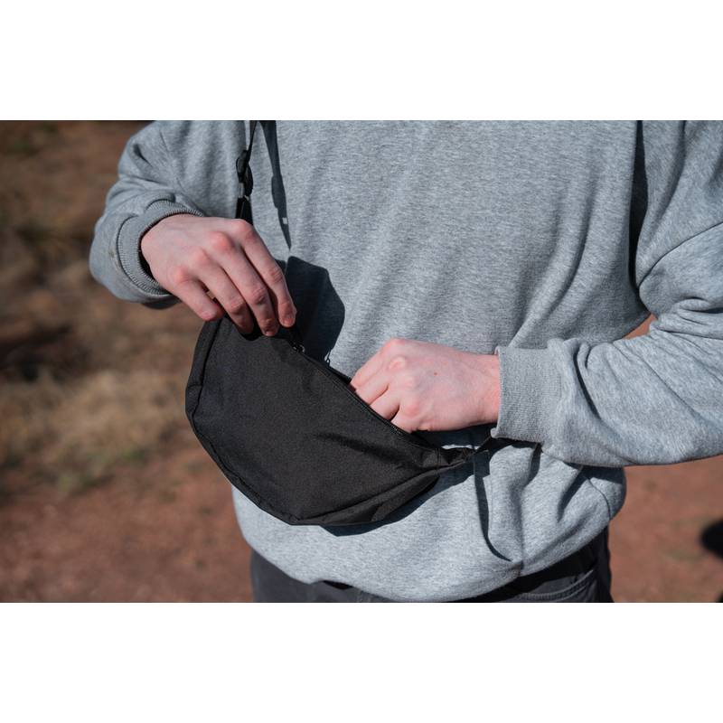 Ľadvinka Crescent z RPET AWARE™, čierna Ľadvinka Crescent z RPET AWARE™, čierna