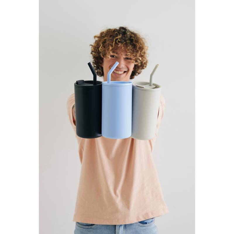 Hrnek Cube 800 ml z recykl. oceli s certifikací RCS, modrá světla Hrnek Cube 800 ml z recykl. oceli s certifikací RCS, modrá světla