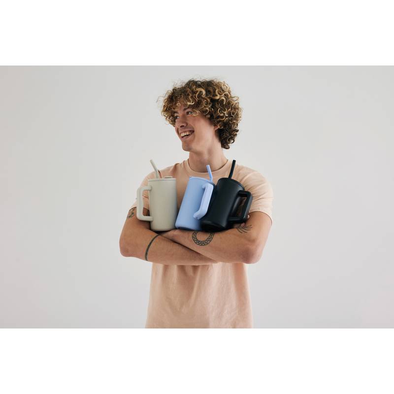 Hrnek Cube 800 ml z recykl. oceli s certifikací RCS, modrá světla Hrnek Cube 800 ml z recykl. oceli s certifikací RCS, modrá světla