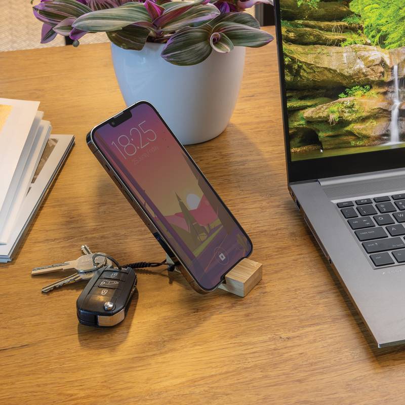 Bambusová kľúčenka so stojanom na telefón, hnedá Bambusová kľúčenka so stojanom na telefón, hnedá