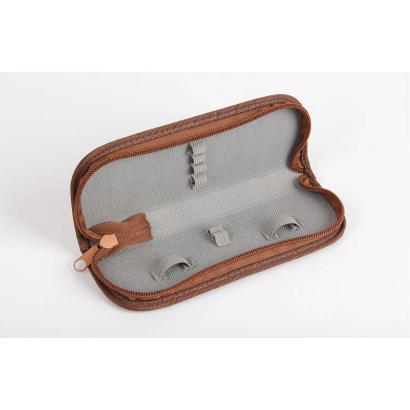 Pouzdro jednobarevné M - 8 gumiček hnědá, hnědá Pouzdro jednobarevné M - 8 gumiček hnědá, hnědá