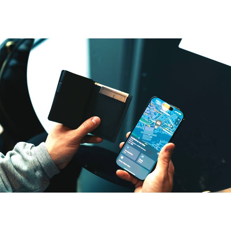 Peňaženka s nabíjacím lokátorom Seekcard z RCS polyesteru, čierna Peňaženka s nabíjacím lokátorom Seekcard z RCS polyesteru, čierna