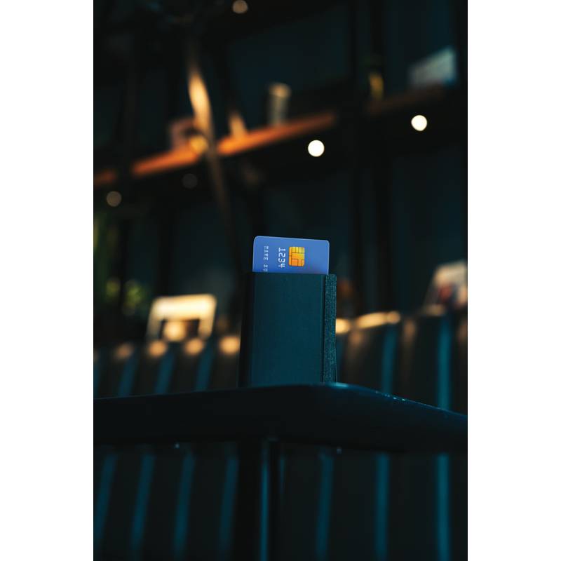 Peňaženka s nabíjacím lokátorom Seekcard z RCS polyesteru, čierna Peňaženka s nabíjacím lokátorom Seekcard z RCS polyesteru, čierna