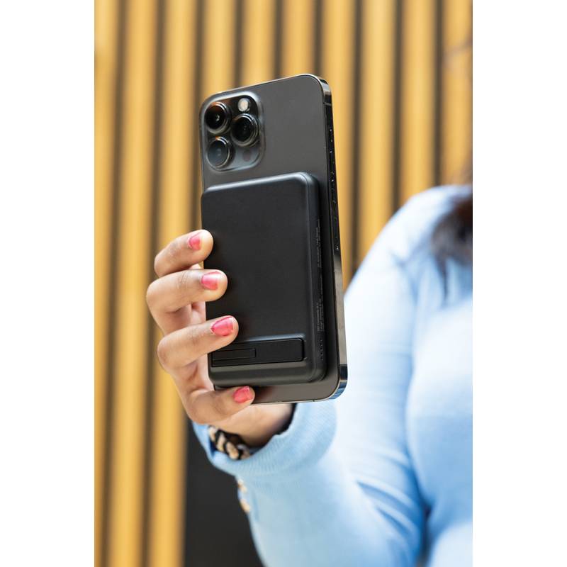 Magnetická powerbanka Zen 5000mAh 5W z RCS plastu a bambusu, čierna Magnetická powerbanka Zen 5000mAh 5W z RCS plastu a bambusu, čierna