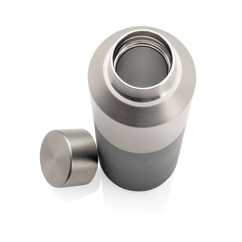 Lahev na vodu Fluid 600ml z RCS recyklované oceli, černá Lahev na vodu Fluid 600ml z RCS recyklované oceli, černá