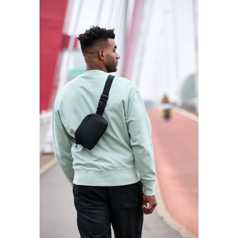 Taška cez rameno Aero z RPET AWARE™, čierna Taška cez rameno Aero z RPET AWARE™, čierna