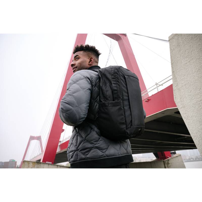 Batoh na 15,6" notebook Swiss Peak Edin z RPET AWARE™, čierna Batoh na 15,6" notebook Swiss Peak Edin z RPET AWARE™, čierna