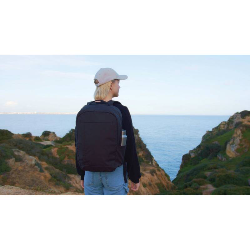 Batoh na 15,6" notebook Swiss Peak Edin z RPET AWARE™, čierna Batoh na 15,6" notebook Swiss Peak Edin z RPET AWARE™, čierna