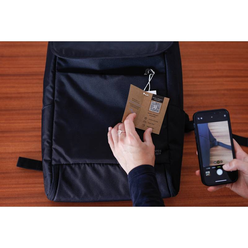 Batoh na 15,6" notebook Swiss Peak Edin z RPET AWARE™, čierna Batoh na 15,6" notebook Swiss Peak Edin z RPET AWARE™, čierna