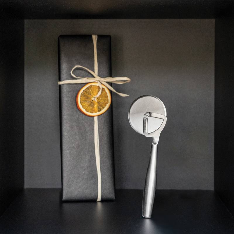 Kráječ na pizzu BOSKA Copenhagen, šedá steel Kráječ na pizzu BOSKA Copenhagen, šedá steel