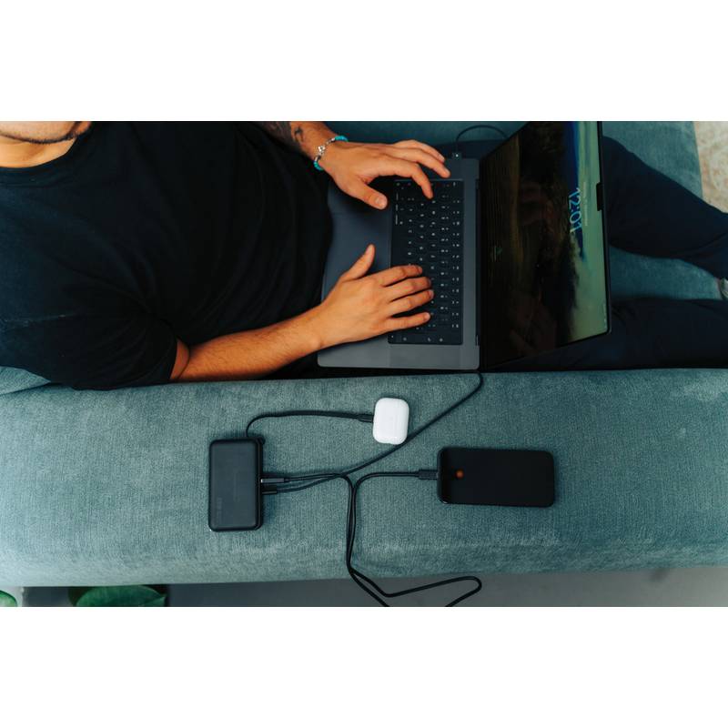 Urban Vitamin Eureka RCS recyklovaná 65W hybridná nabíjačka, čierna Urban Vitamin Eureka RCS recyklovaná 65W hybridná nabíjačka, čierna