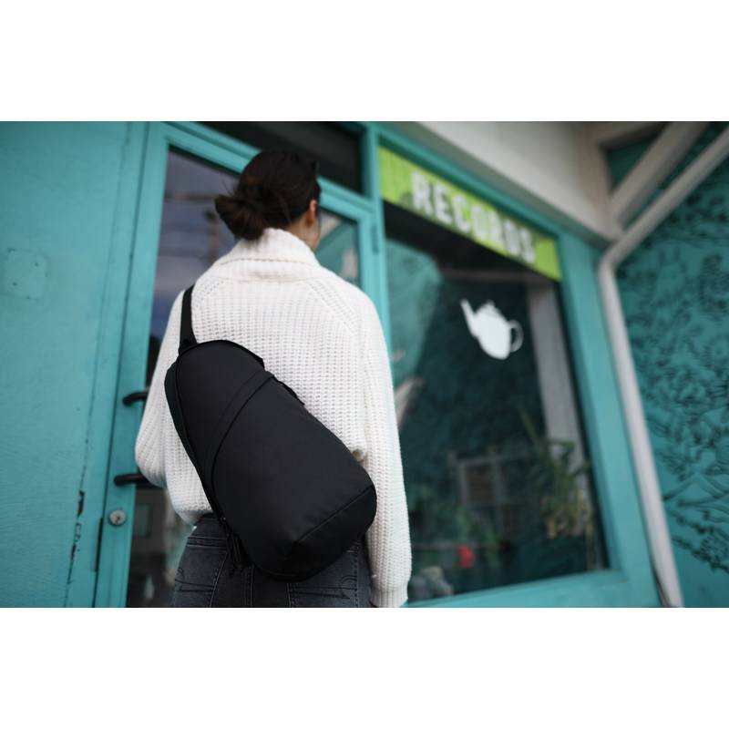 Crossbody taška Renew z rPET AWARE™, čierna Crossbody taška Renew z rPET AWARE™, čierna