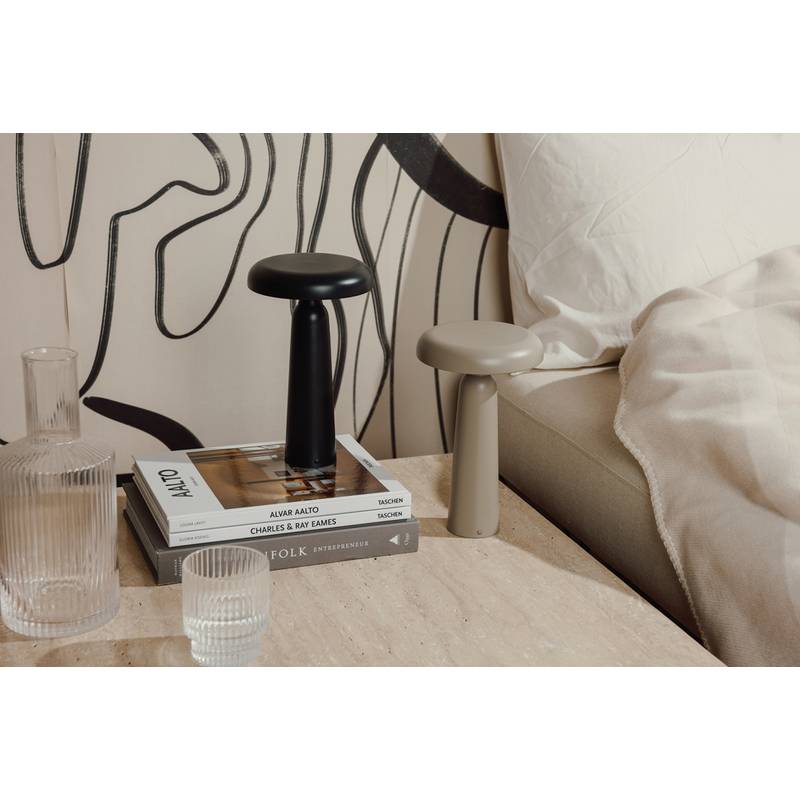 VINGA Avery RCS stolní lampa, hnědá greige VINGA Avery RCS stolní lampa, hnědá greige