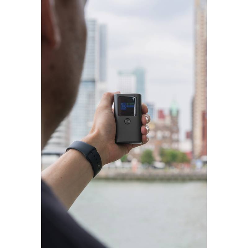 Urban Vitamin Campbell 55W 10 000 mAh kapesní powerbanka, šedá Urban Vitamin Campbell 55W 10 000 mAh kapesní powerbanka, šedá