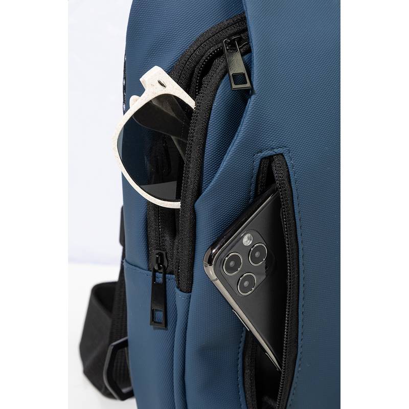 Crobud crossbody taška z RPET, modrá Dark Crobud crossbody taška z RPET, modrá Dark