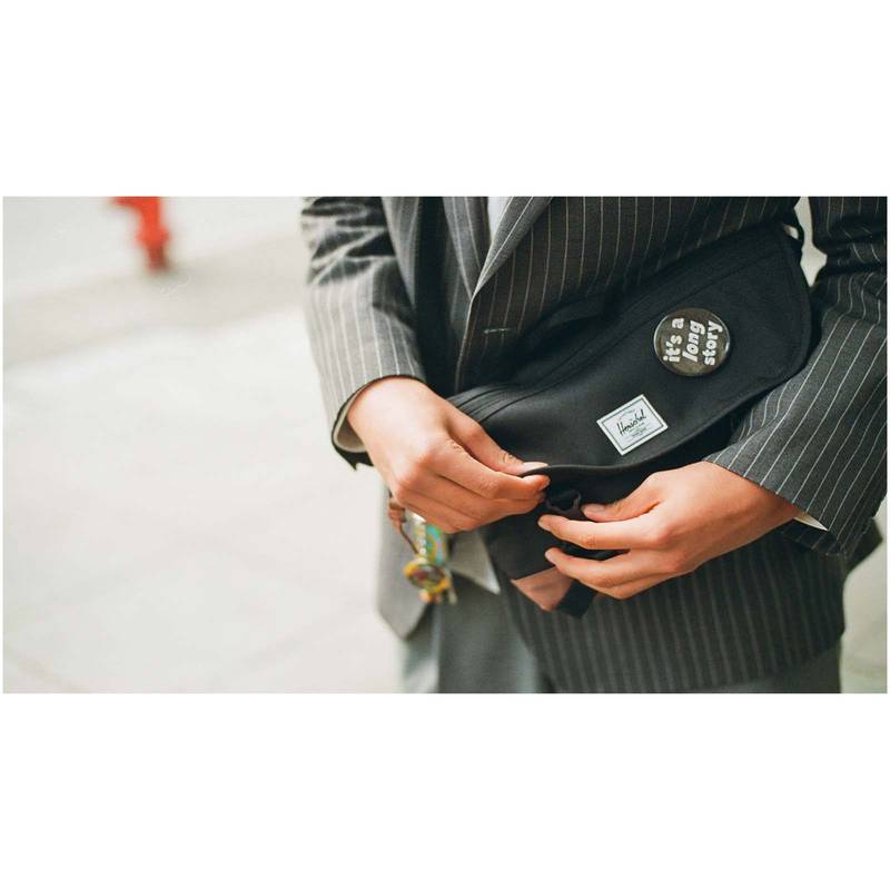 22,5l taška Herschel Cove z recyklovaného materiálu, čierna 22,5l taška Herschel Cove z recyklovaného materiálu, čierna