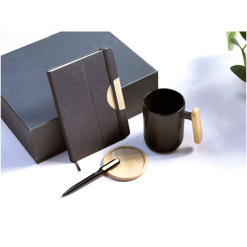 Laura darčeková sada zápisníka A5, hrnčeka s podložkou a guľôčkového pera, čierna Laura darčeková sada zápisníka A5, hrnčeka s podložkou a guľôčkového pera, čierna