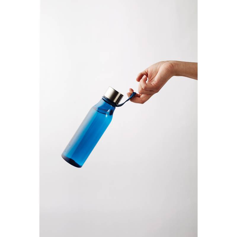 Štíhlá tritanová láhev na vodu VINGA, modrá námořnická Štíhlá tritanová láhev na vodu VINGA, modrá námořnická