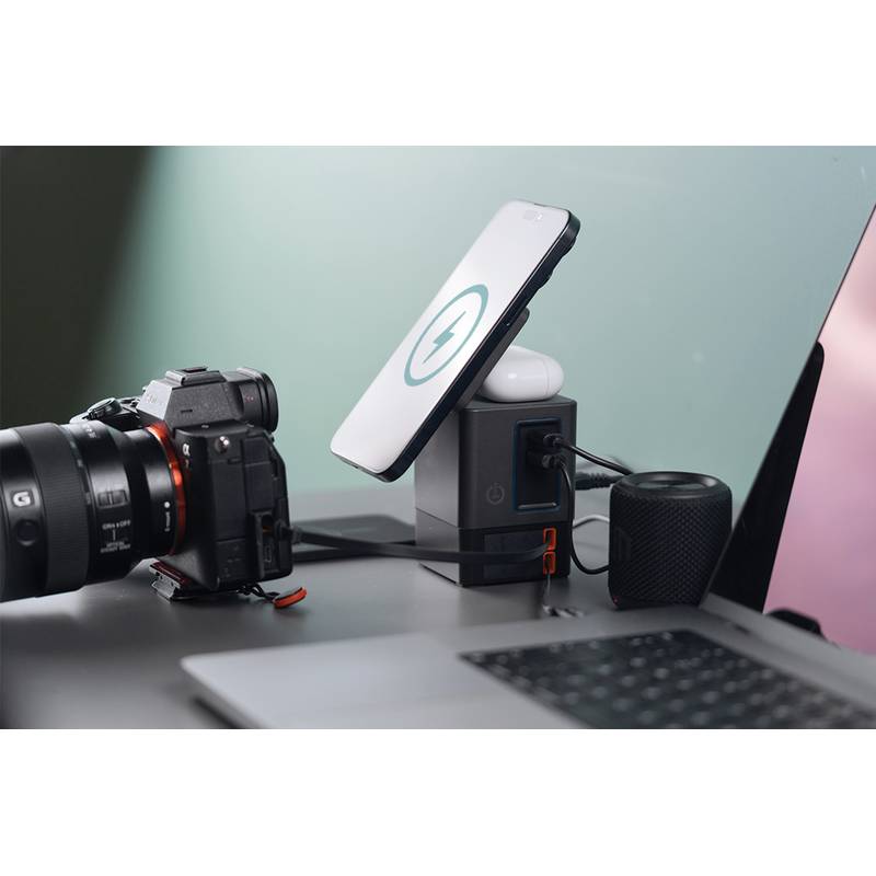 Urban Vitamin Sacramento 105W GaN stanica s nav. káblami, sivá - čierna Urban Vitamin Sacramento 105W GaN stanica s nav. káblami, sivá - čierna