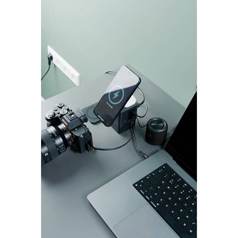 Urban Vitamin Sacramento 105W GaN stanica s nav. káblami, sivá - čierna Urban Vitamin Sacramento 105W GaN stanica s nav. káblami, sivá - čierna