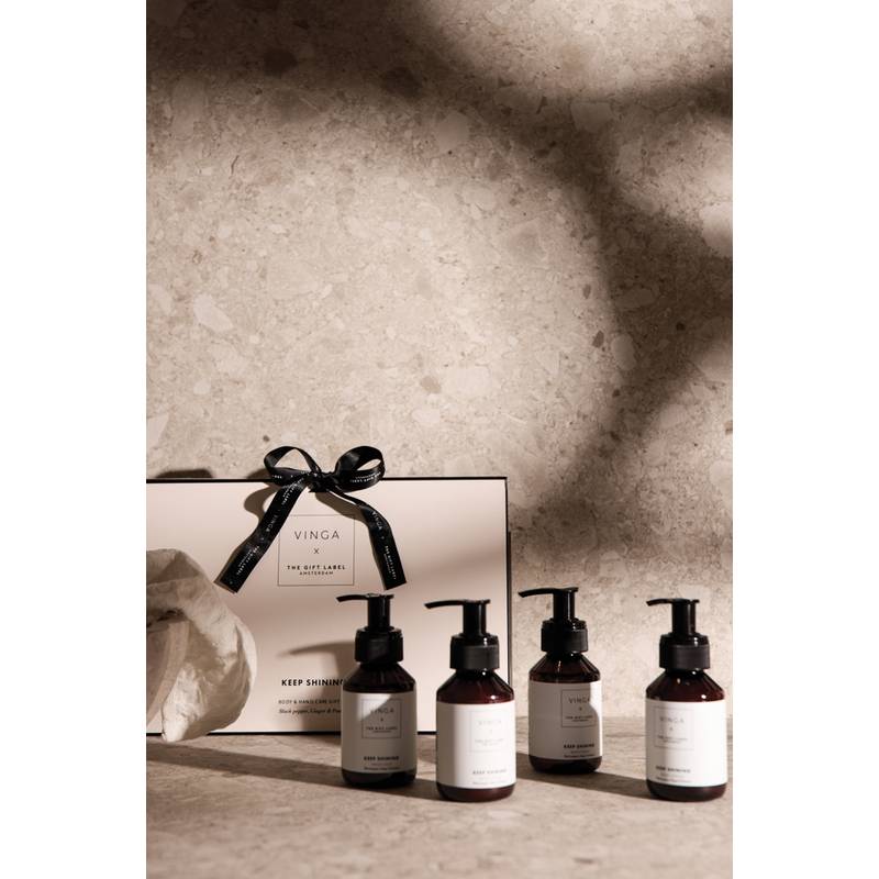 VINGA x TGL darčeková sada starostlivosti o telo a ruky, biela - čierna VINGA x TGL darčeková sada starostlivosti o telo a ruky, biela - čierna
