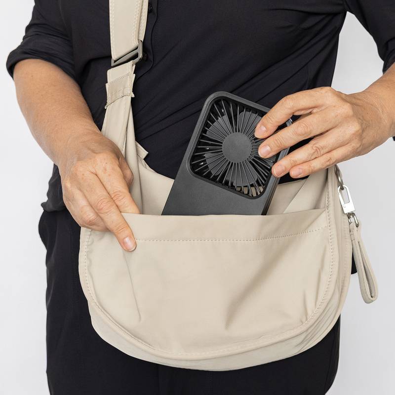 Aervina RCS nabíjecí stolní ventilátor z rec. plastu, černá Aervina RCS nabíjecí stolní ventilátor z rec. plastu, černá