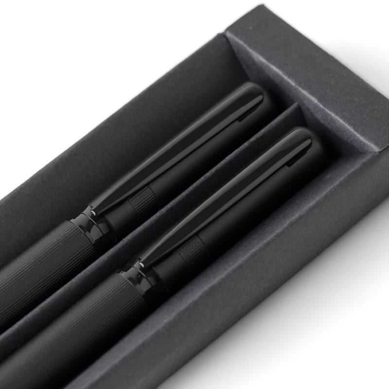 Sada pier Adel z kovu a ekomosadze, čierna Sada pier Adel z kovu a ekomosadze, čierna