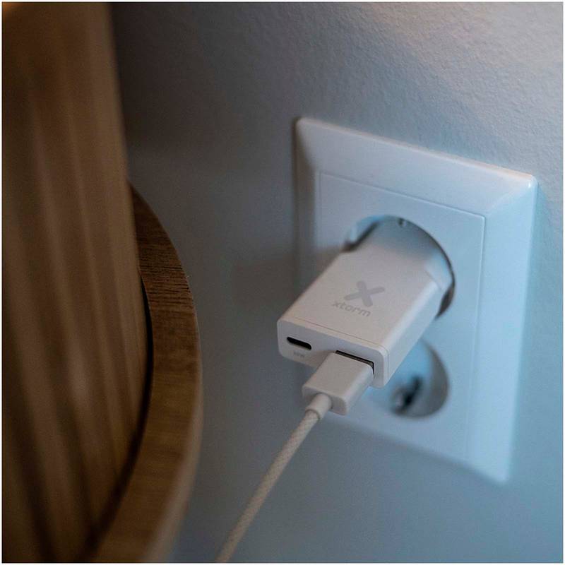 Xtorm XG2SL025 Go2 SlimLine nabíječka 25 W, bílá Xtorm XG2SL025 Go2 SlimLine nabíječka 25 W, bílá