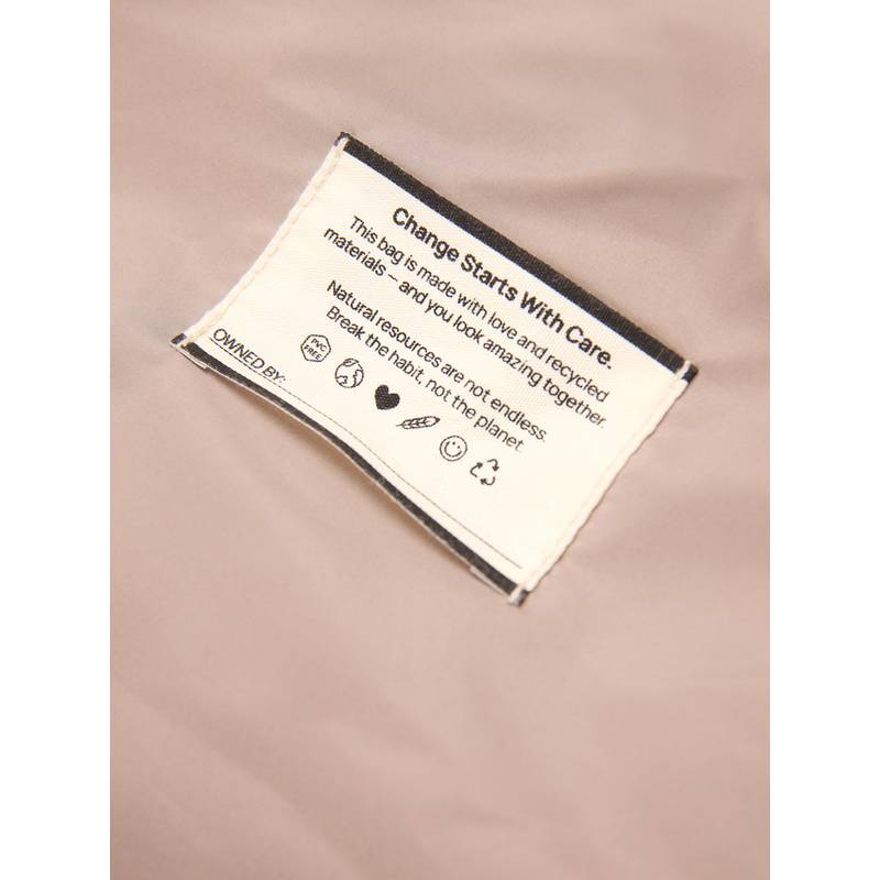 KENTO URBAN 15,6" batoh z rec. nylónu s predným vreckom, čierna KENTO URBAN 15,6" batoh z rec. nylónu s predným vreckom, čierna