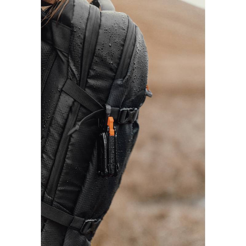 Nordic Drift RCS cestovný batoh 25 l, čierna - oranžová Nordic Drift RCS cestovný batoh 25 l, čierna - oranžová