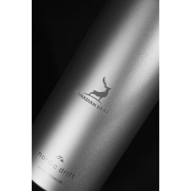 Nordic Drift Trail Ultra Ľahká Titánová Fľaša na vodu 600 ml, sivá Silver Nordic Drift Trail Ultra Ľahká Titánová Fľaša na vodu 600 ml, sivá Silver