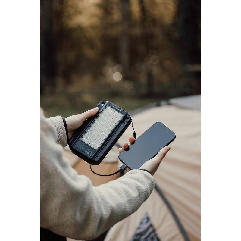 Nordic Drift Titan solárna powerbanka 10 000 mAh s 3 panelmi, čierna Nordic Drift Titan solárna powerbanka 10 000 mAh s 3 panelmi, čierna