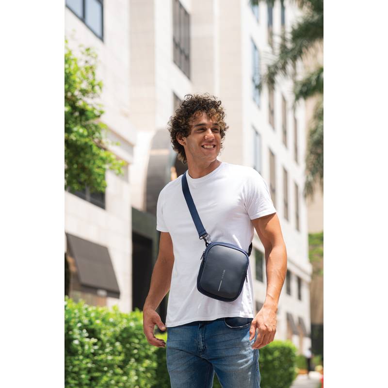 Ledvinka Boxy Sling, modrá námořnická Ledvinka Boxy Sling, modrá námořnická