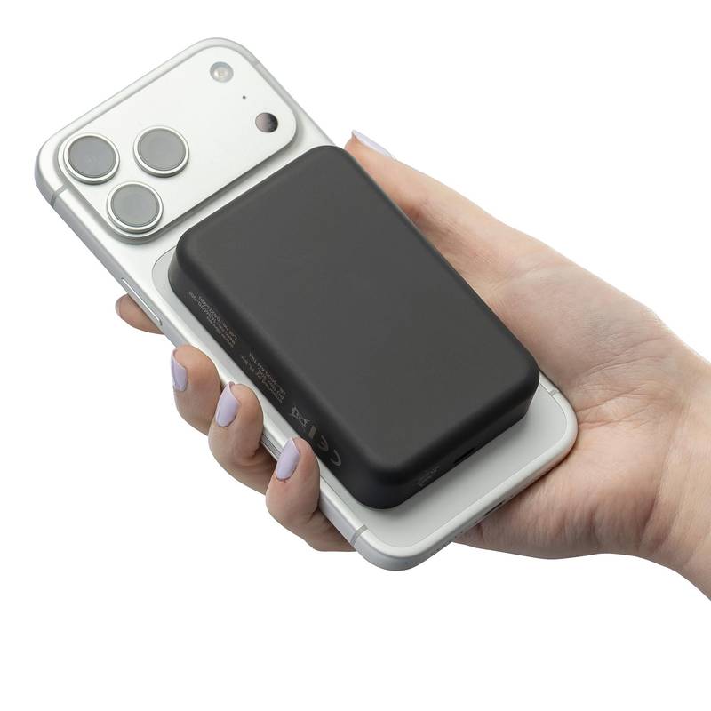 Recyklovaný bezdrátový nabíjecí powerbank Meno, černá Recyklovaný bezdrátový nabíjecí powerbank Meno, černá