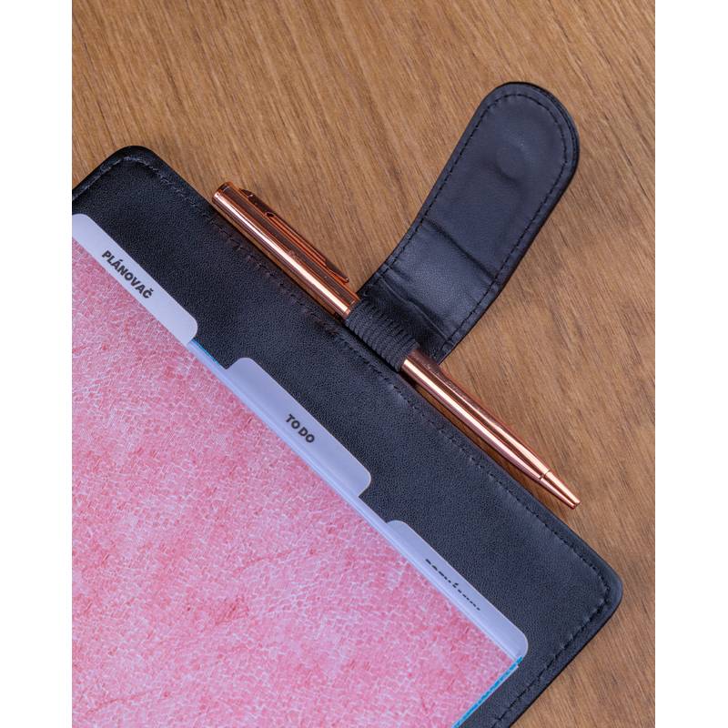 NOTIQUE Refill – Týdenní kroužkový diář s vyměnitelnými listy 2027, černý, 12,5 x 19 cm NOTIQUE Refill – Týdenní kroužkový diář s vyměnitelnými listy 2027, černý, 12,5 x 19 cm