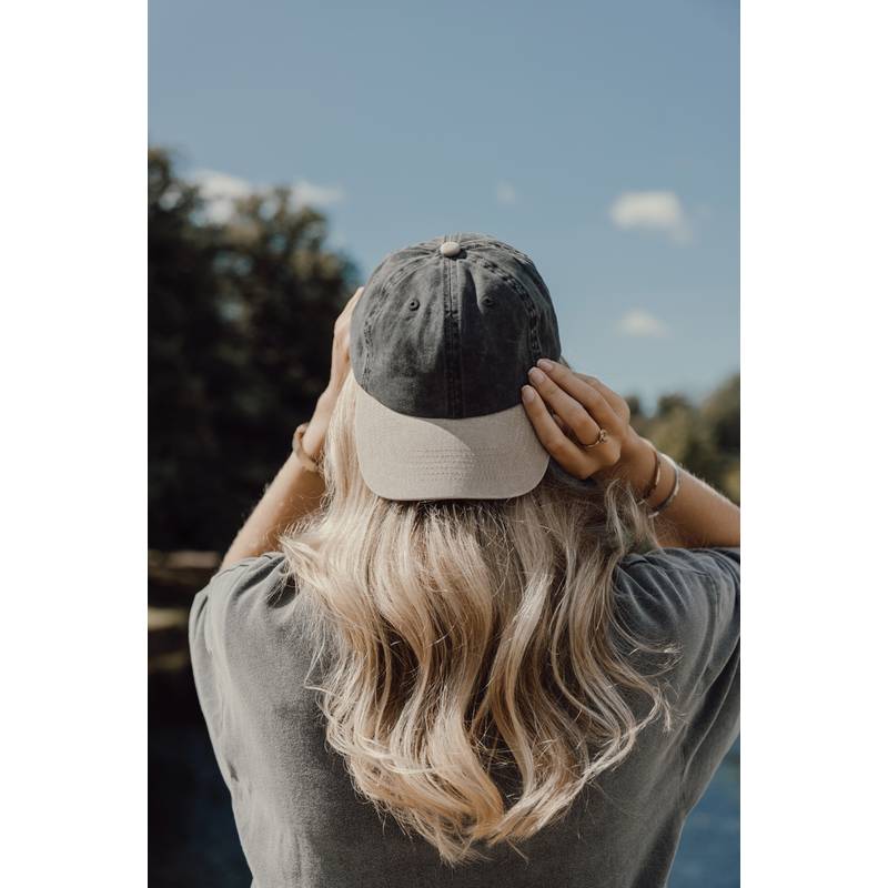 Dvojfarebná šiltovka BEAU AWARE™ Washed, 6 panelov, 270 g/m², čierna Dvojfarebná šiltovka BEAU AWARE™ Washed, 6 panelov, 270 g/m², čierna