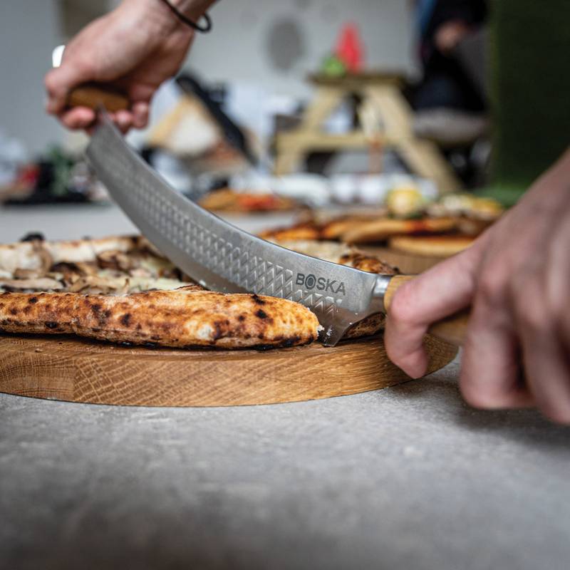 Nôž na pizzu a syr Oslo+ Nr.4 od značky BOSKA, sivá Steel - hnedá Nôž na pizzu a syr Oslo+ Nr.4 od značky BOSKA, sivá Steel - hnedá