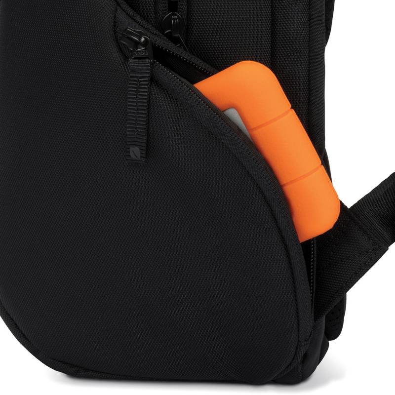 Batoh Incase ICON Slim Pack, čierna Batoh Incase ICON Slim Pack, čierna