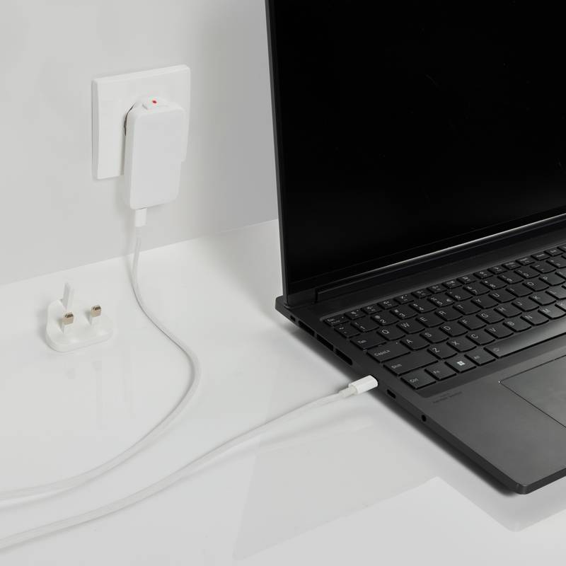 Fluxo RCS 65W plochá GaN nabíjačka s univerz.i konektormi, biela Fluxo RCS 65W plochá GaN nabíjačka s univerz.i konektormi, biela