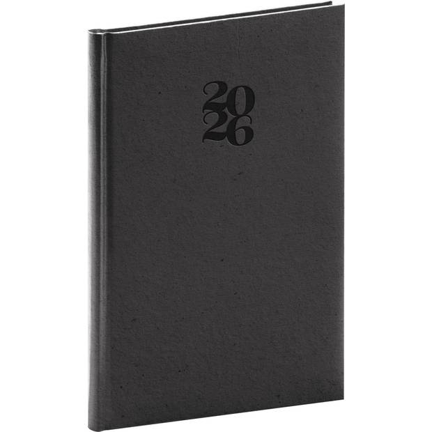 NOTIQUE Týdenní diář Essenza 2026, káva, 15 x 21 cm NOTIQUE Týdenní diář Essenza 2026, káva, 15 x 21 cm